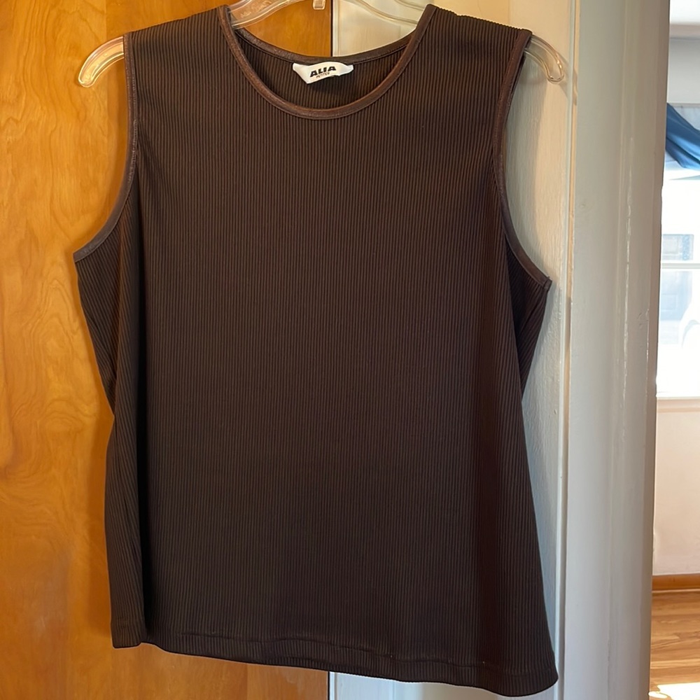 Brown Ribbed Tank
